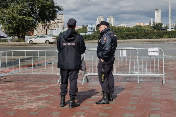 В Екатеринбурге задержали мужчину, который вынес из банка 5 миллионов